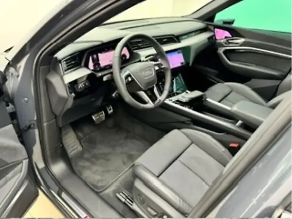 Audi Q8 Sportback E-tron - Imagem 8