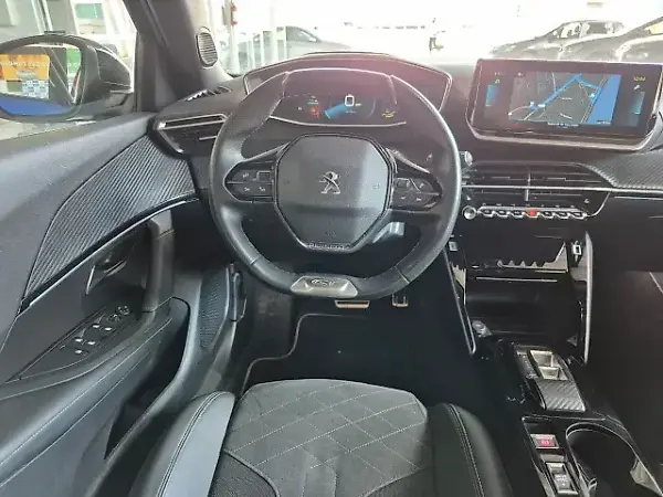 Peugeot E-2008 - Imagem 12
