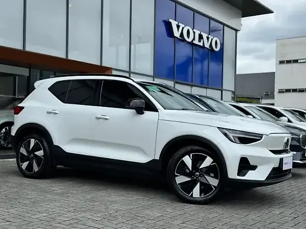 Volvo EX40 - Imagem 1