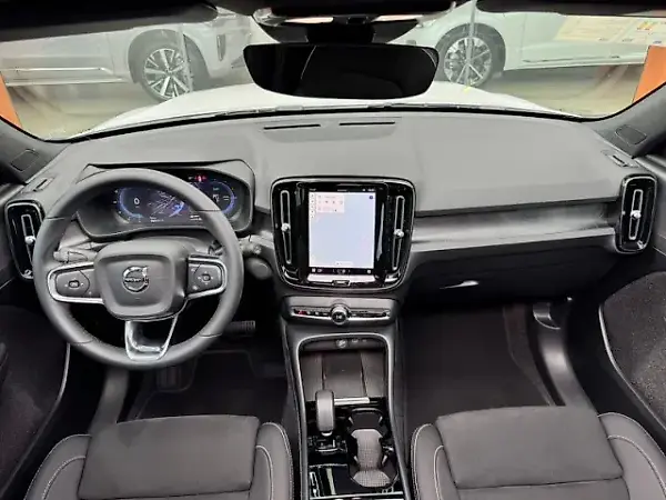 Volvo EX40 - Imagem 4