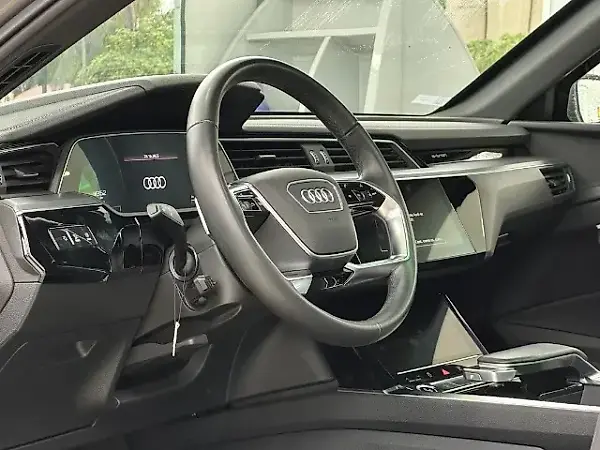 Audi E-tron S - Imagem 8