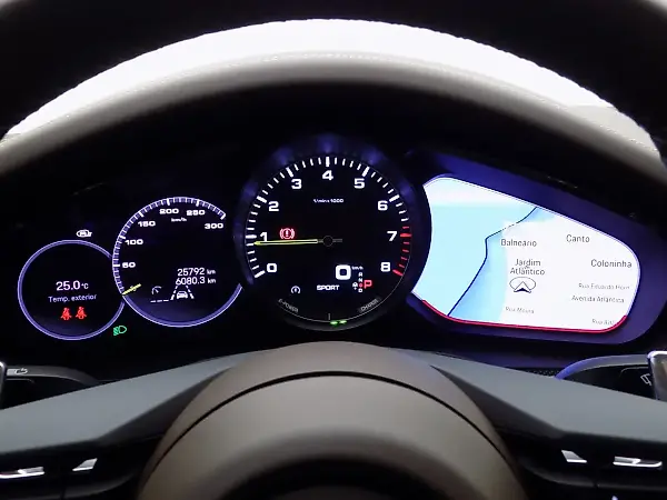 Porsche Panamera 4 E-hybrid - Imagem 10