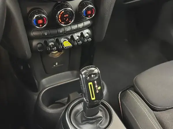 Mini Cooper SE - Imagem 13