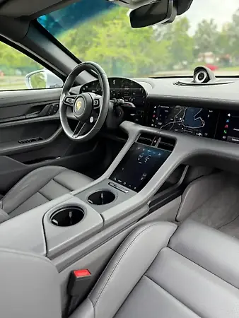 Porsche Taycan - Imagem 8