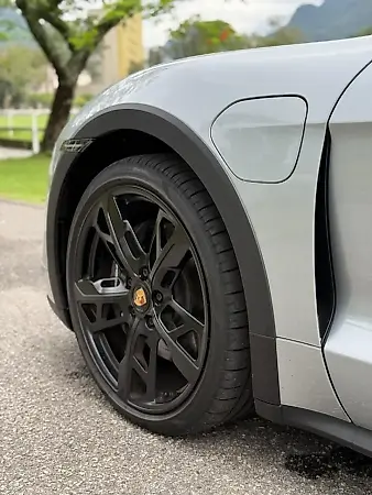 Porsche Taycan - Imagem 19