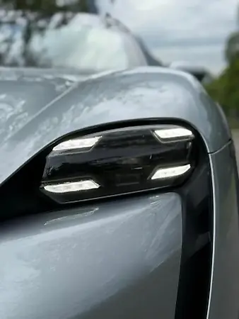 Porsche Taycan - Imagem 17