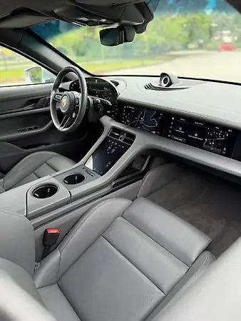Porsche Taycan - Imagem 18