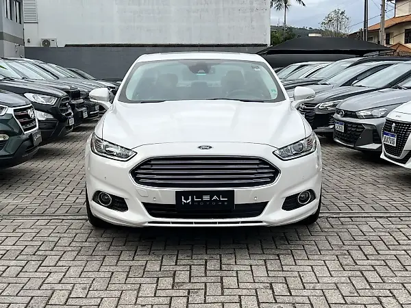 Ford Fusion Plug-in Hybrid - Imagem 2