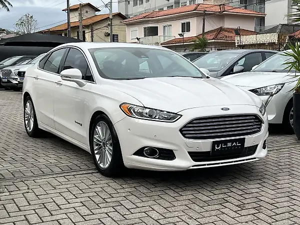 Ford Fusion Plug-in Hybrid - Imagem 3