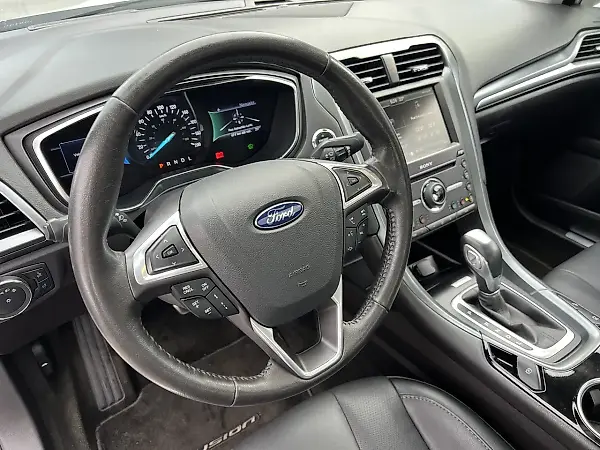 Ford Fusion Plug-in Hybrid - Imagem 10