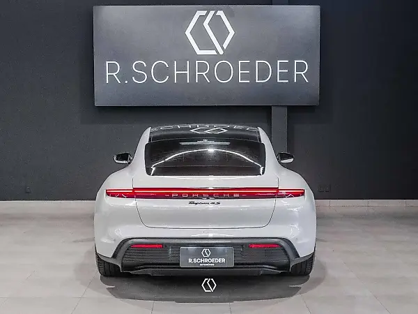 Porsche Taycan - Imagem 12