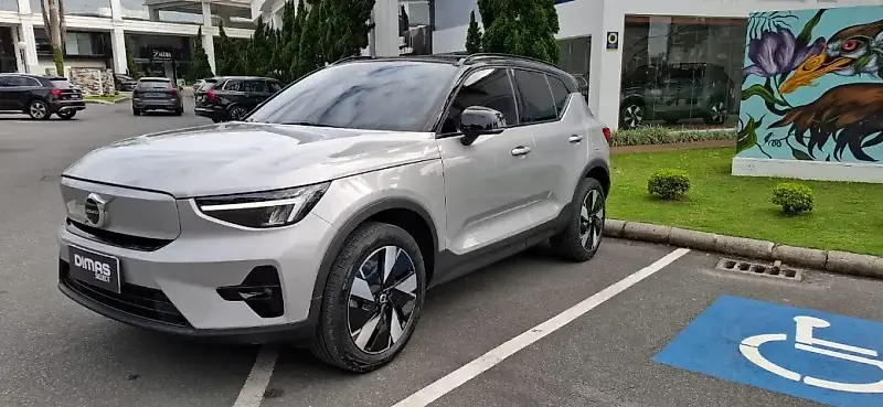 Volvo XC40 Recharge - Imagem 1