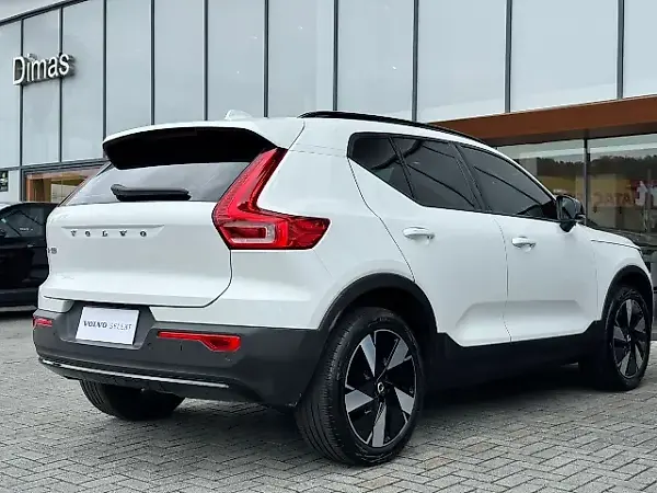 Volvo EX40 - Imagem 6