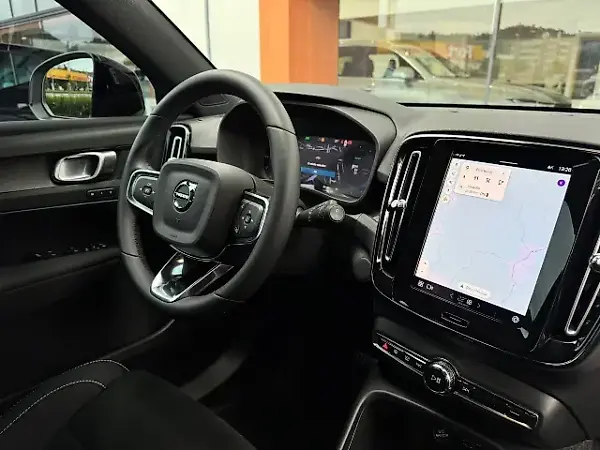 Volvo EX40 - Imagem 12