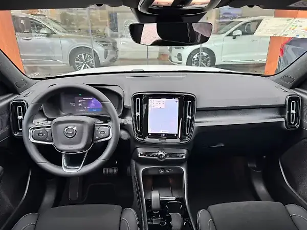 Volvo EX40 - Imagem 11