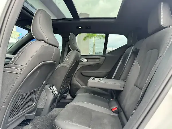 Volvo EX40 - Imagem 14