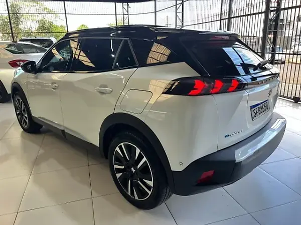 Peugeot E-2008 - Imagem 5