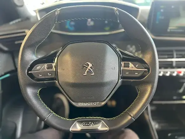 Peugeot E-2008 - Imagem 13