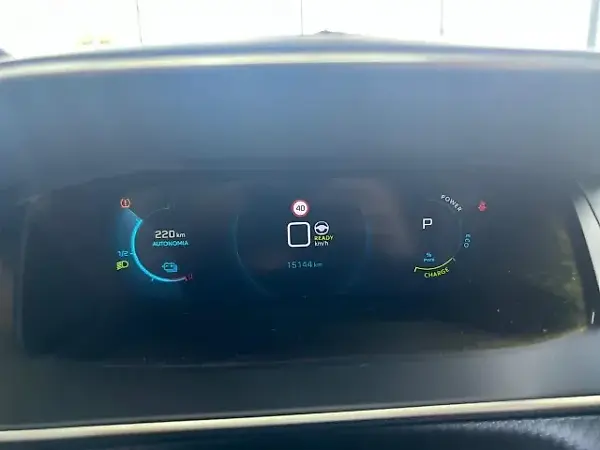 Peugeot E-2008 - Imagem 19