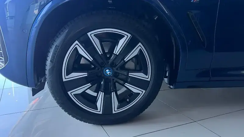 BMW IX3 - Imagem 16