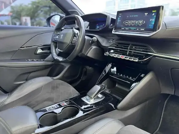Peugeot E-208 - Imagem 14