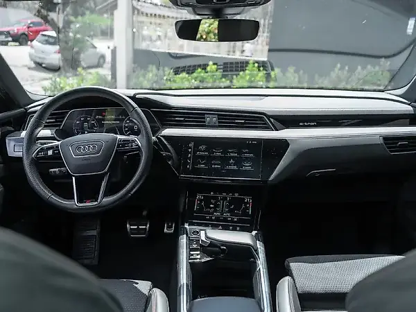 Audi Q8 E-tron - Imagem 15