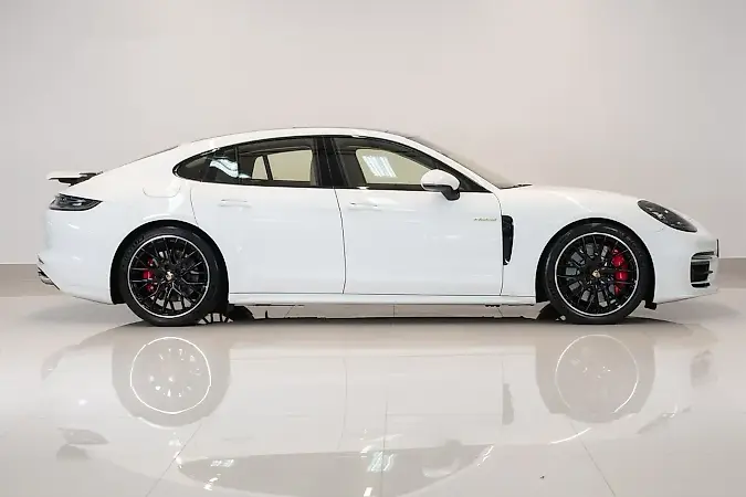 Porsche Panamera 4 E-hybrid - Imagem 17