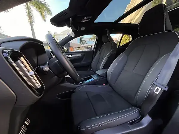 Volvo XC40 Recharge - Imagem 9