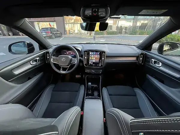 Volvo XC40 Recharge - Imagem 12