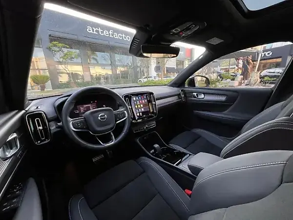 Volvo XC40 Recharge - Imagem 13