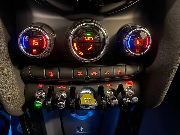 Mini Cooper SE - Imagem 12