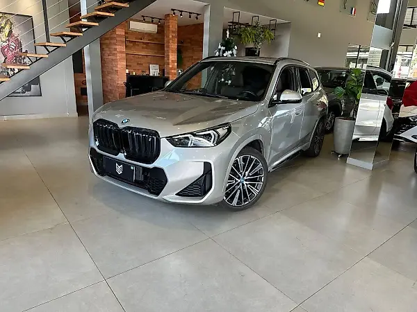 BMW IX1 - Imagem 1
