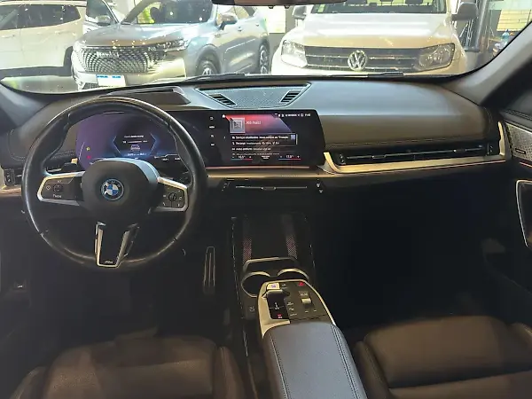 BMW IX1 - Imagem 12