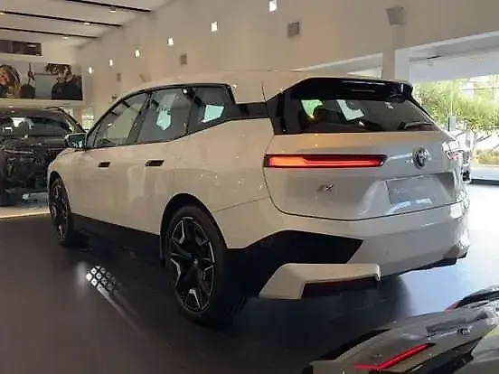 BMW IX1 - Imagem 12