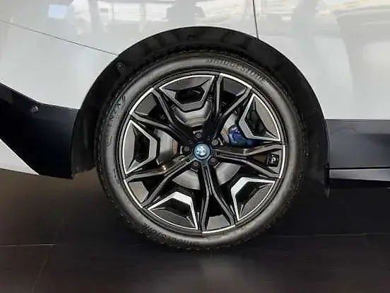 BMW IX1 - Imagem 13