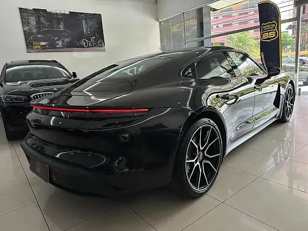 Porsche Taycan - Imagem 5