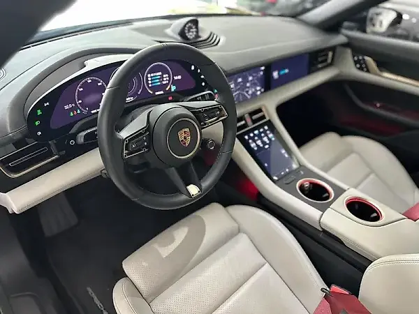 Porsche Taycan - Imagem 10