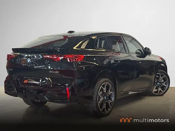 BMW Ix - Imagem 4