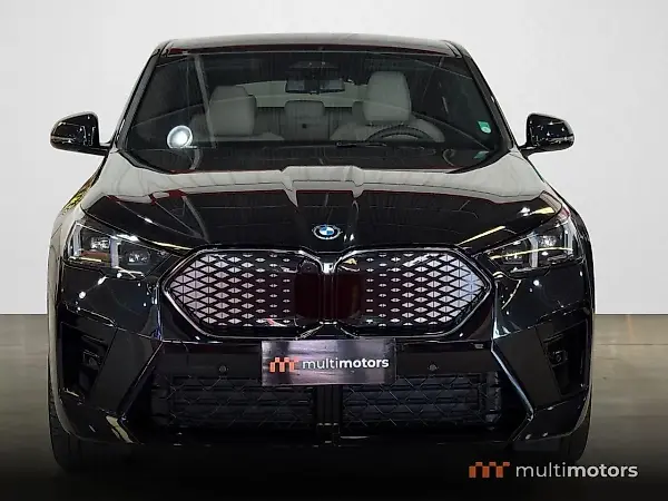 BMW Ix - Imagem 2