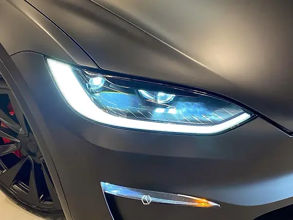 Tesla Model X - Imagem 2