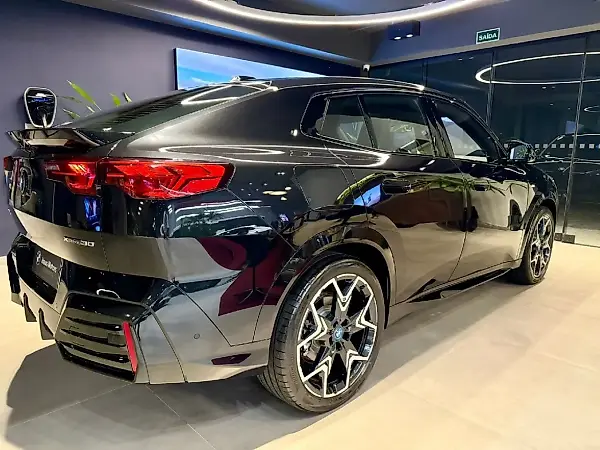 BMW IX2 - Imagem 3
