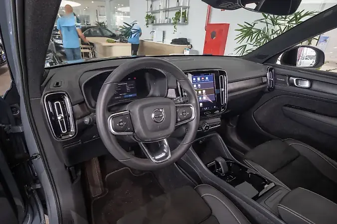Volvo XC40 Recharge - Imagem 13
