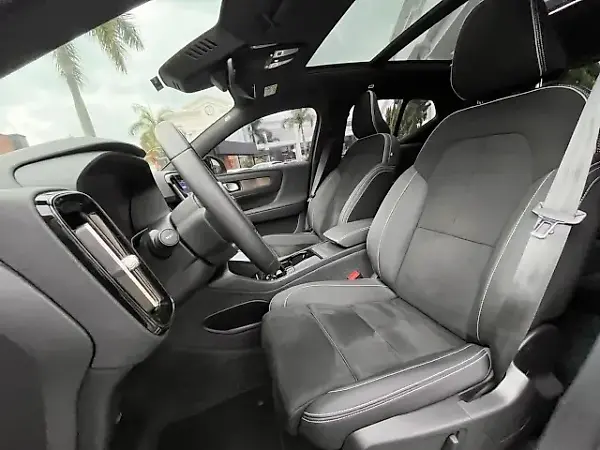Volvo XC40 Recharge - Imagem 12