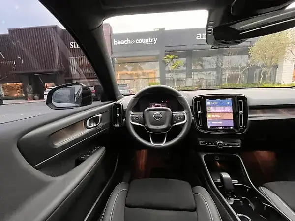 Volvo XC40 Recharge - Imagem 9