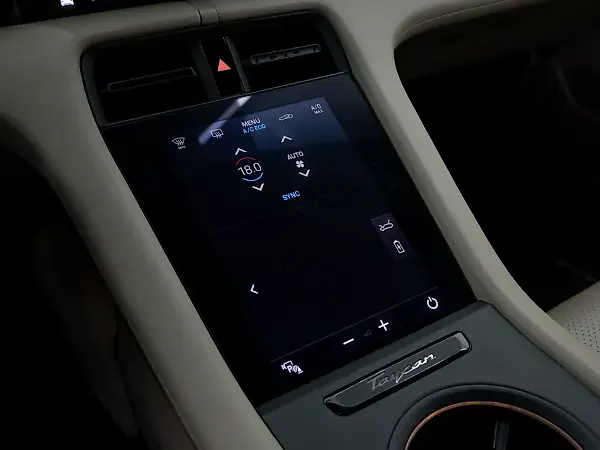 Porsche Taycan - Imagem 14