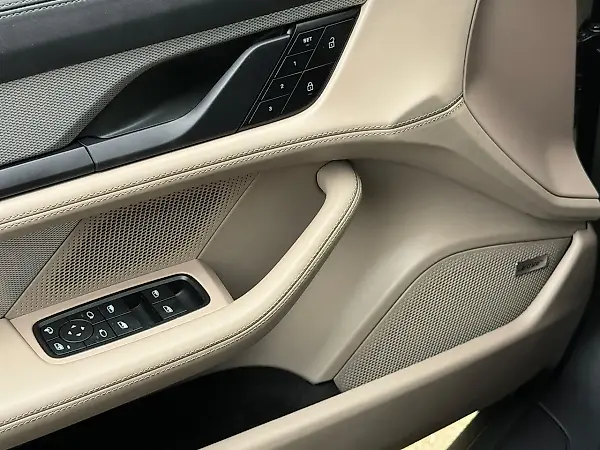 Porsche Taycan - Imagem 13