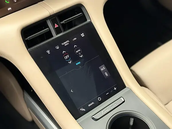 Porsche Taycan - Imagem 12