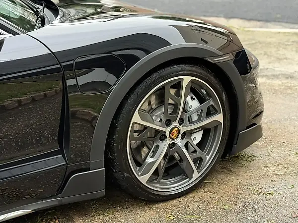 Porsche Taycan - Imagem 18