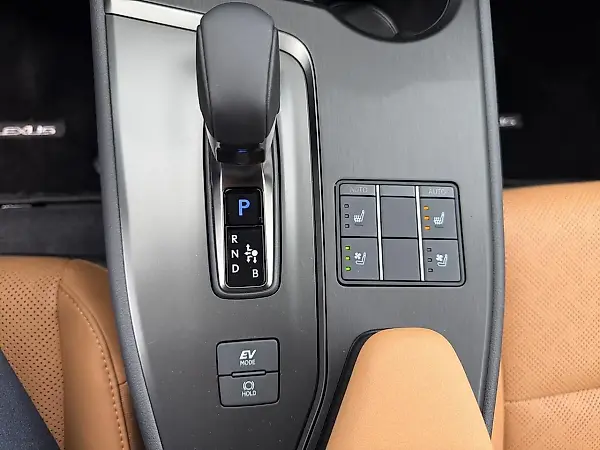 Lexus Ux 300e - Imagem 20
