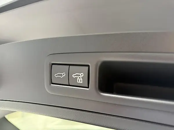 Lexus Ux 300e - Imagem 14